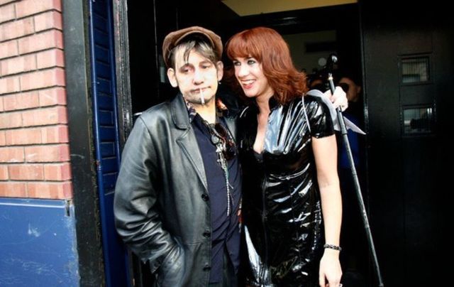 Shane MacGowan and Victoria Mary Clarke in April 2007. 