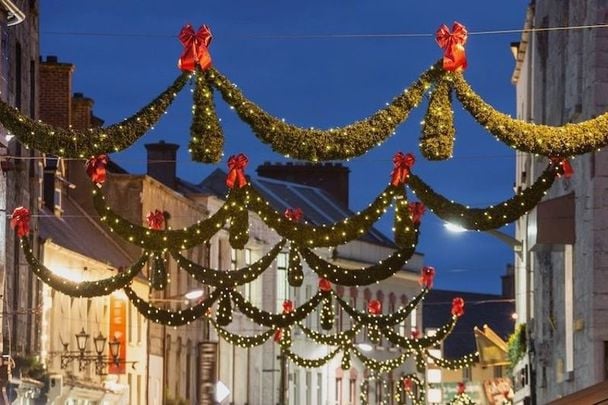 Galway\'s Shop Street adorned with Christmas decorations.\n