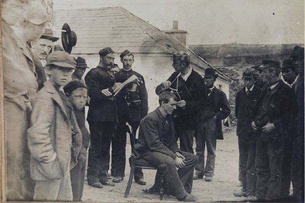 Islanders on Inishbofin being measured by a craniometer.