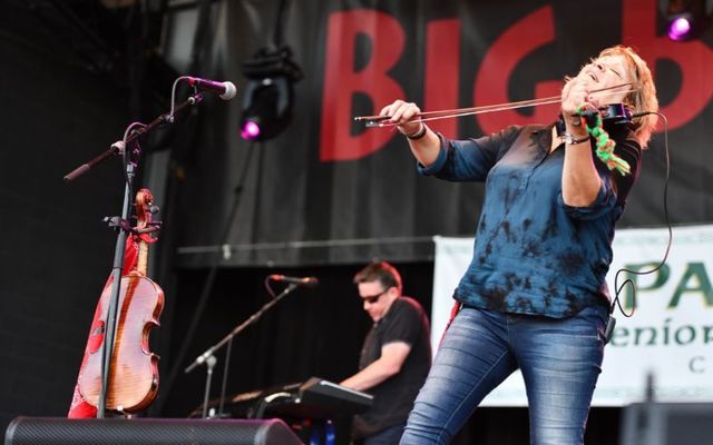 Eileen Ivers performing at Milwaukee Irish Fest.