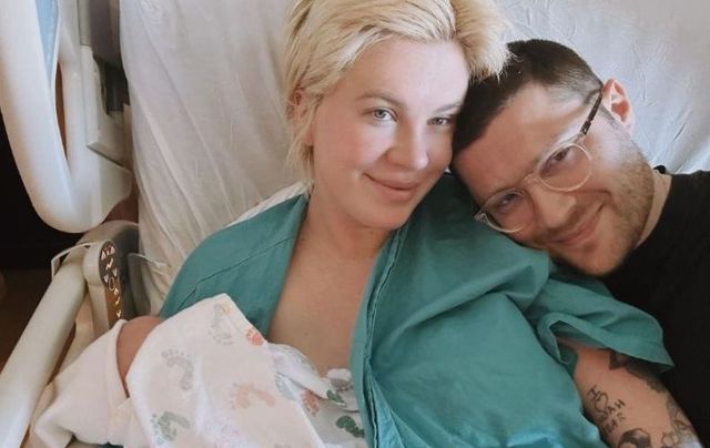 Ireland Baldwin with her newborn daughter Holland and boyfriend RAC. 