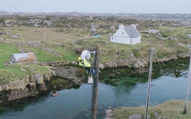 Fiber broadband being installed on Co Donegal\'s Inis Mhic an Doirn (Rutland Island.)