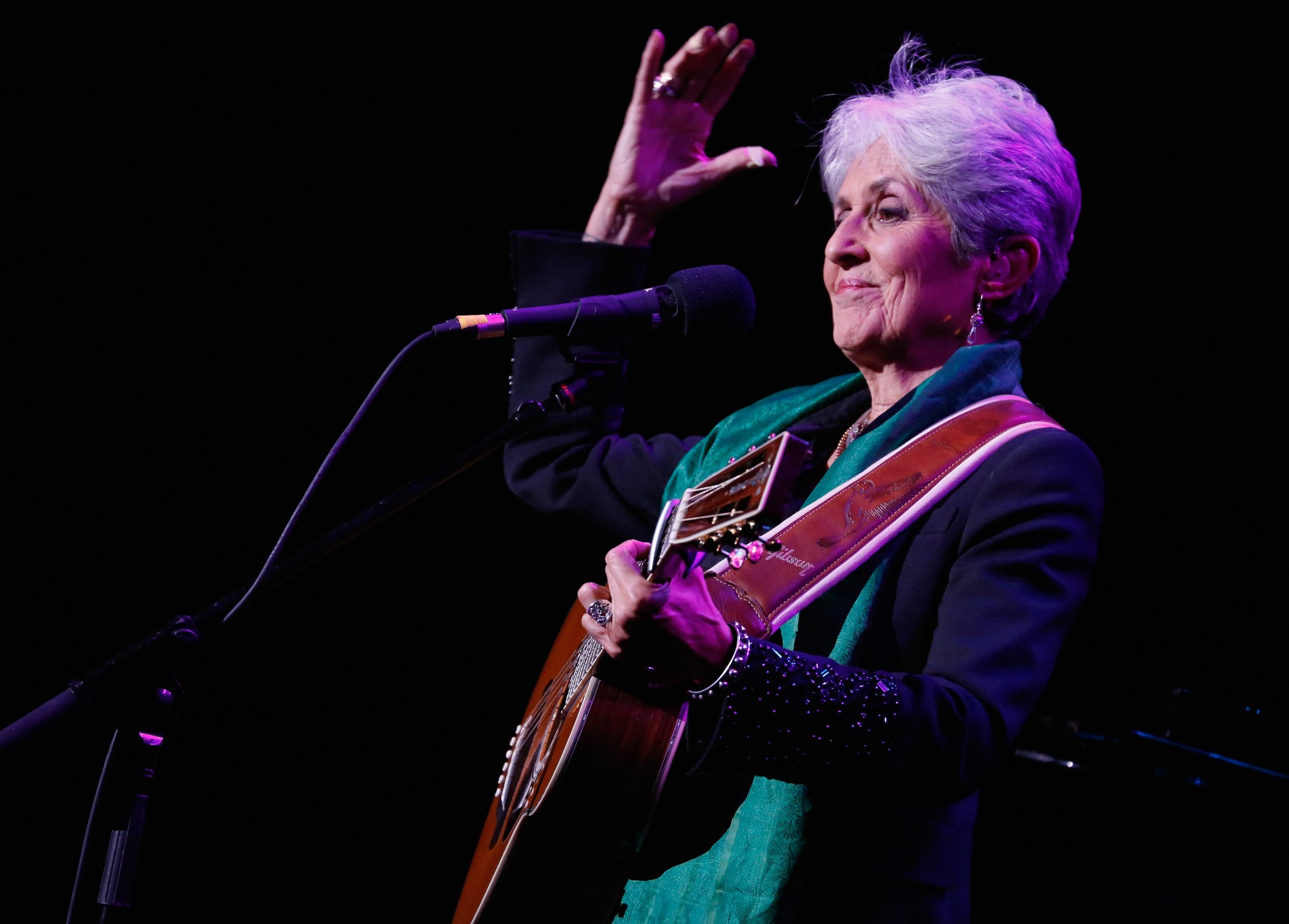 WATCH: Joan Baez's haunting version of "Carrickfergus" in 1989