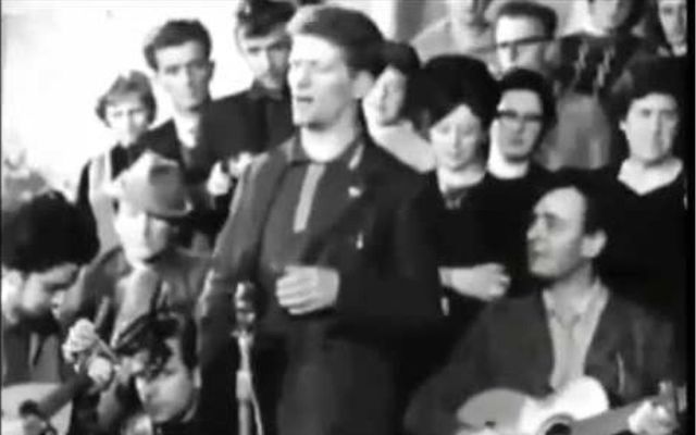  Luke Kelly singing \"The Hot Asphalt\" at Fleadh Cheoil, in 1964.