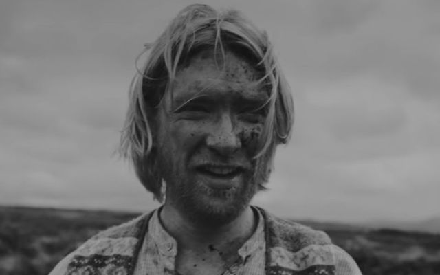 Domhnall Gleeson stars in the music video for Hozier\'s \"De Selby (Part 2)\"