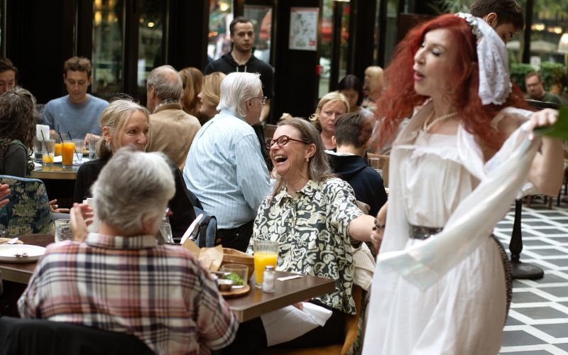 Irish bar and grill storms the Bastille with music, dancing, and craic