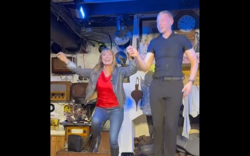 WATCH: Hollywood actress Jane Seymour gives Irish dancing a try in well-known Dublin pub