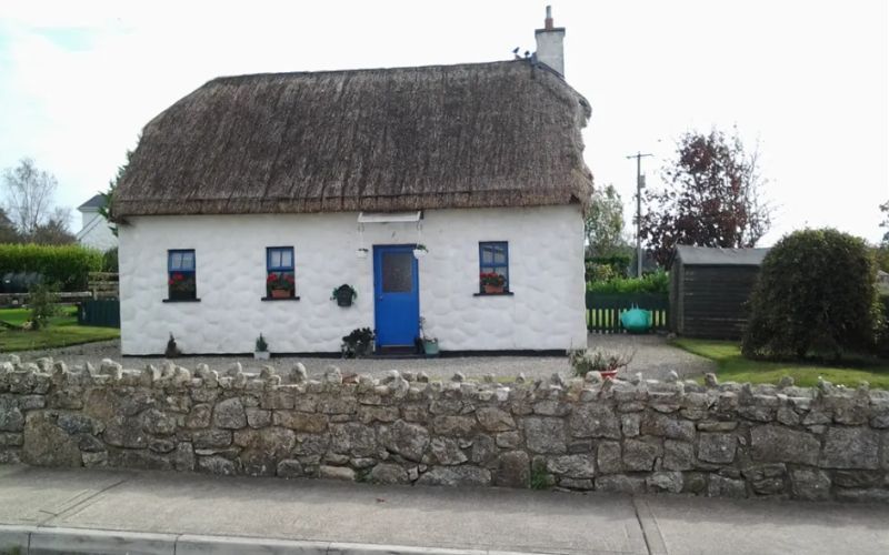 This Wicklow thatched cottage is the perfect rural retreat