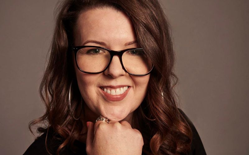 "Derry Girls" Lisa McGee wins prize for promoting Irish peace - Vimarsana News