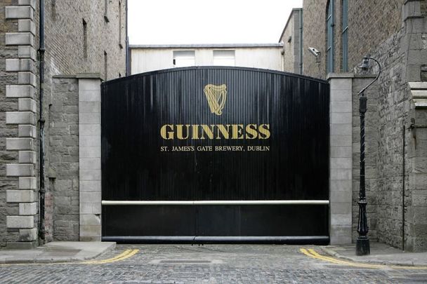 \"House of Guinness\": Two new Irish series are coming to Netflix.
