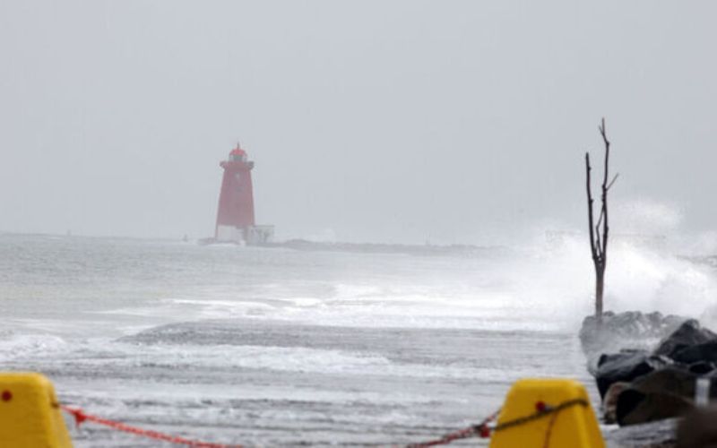 Thousands without power as Storm Kathleen makes landfall