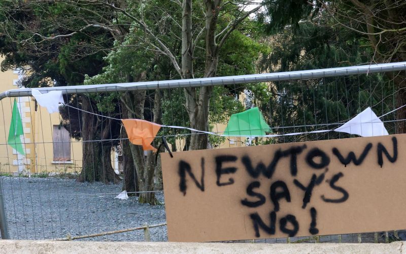 Irish police come under attack during "serious public order incident" in Co Wicklow