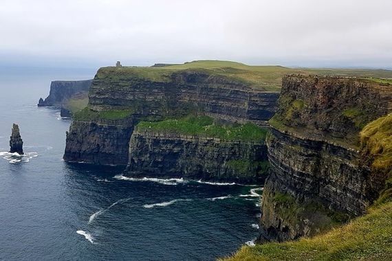 Woman dies after falling from Cliffs of Moher