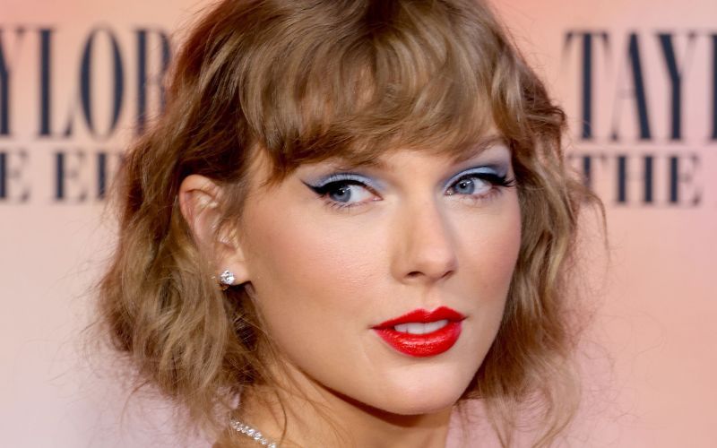 "Derry girl" Taylor Swift invited by mayor to visit ancestral home