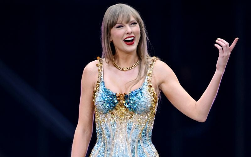 Taylor Swift pays emotional tribute to ‘hero’ at final Irish show