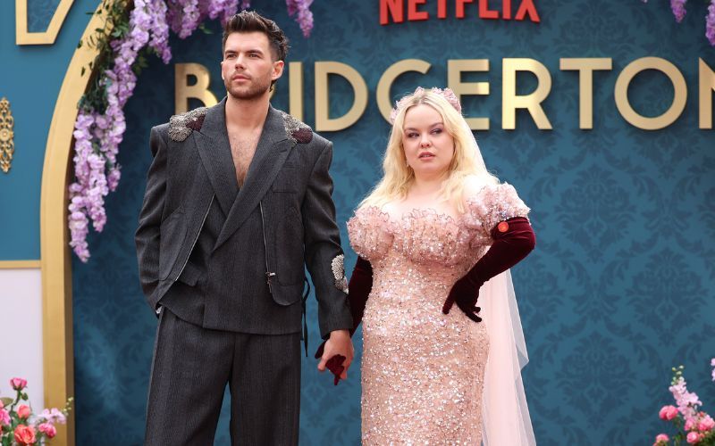 Fearg faoi alt Forbes ar Nicola Coughlan agus ‘mixed weight romance’ in Bridgerton