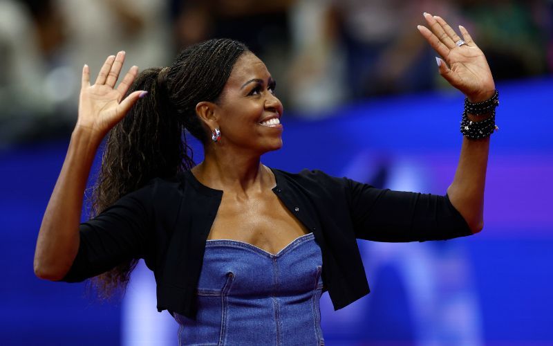 Seasann Michelle Obama ar son "the right to bare arms!"