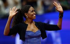 Seasann Michelle Obama ar son "the right to bare arms!"