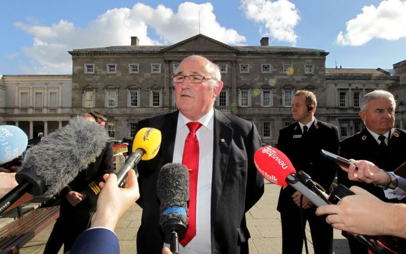 An ndearna ár rialtas beart rúnda le míleata na Breataine?