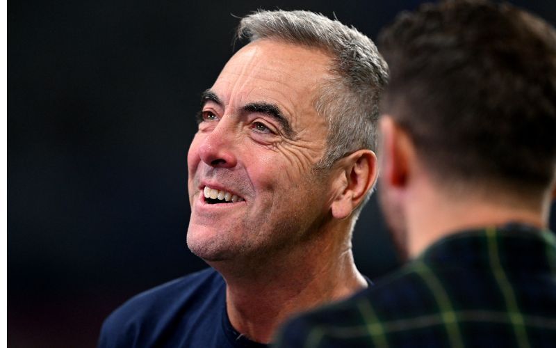 ‘Is cuid mhór de mo shaol í anois,’ a deir James Nesbitt agus é ina athair ar chailín óg a pháirtí, agus é beagnach 60 bliain d’aois