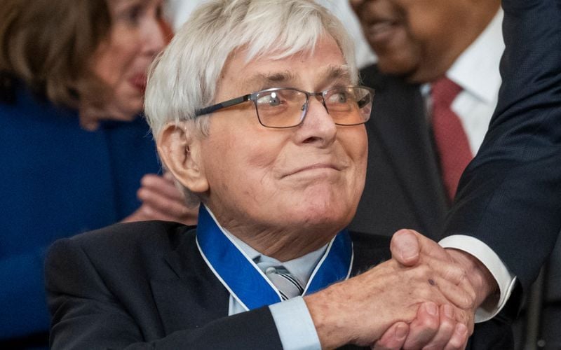 Irish American television legend Phil Donahue has died