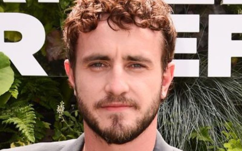 "Normal People" amuigh ag spaisteoireacht? Ní hea, is Paul Mescal é agus a ghrá nua Gracie Abrams