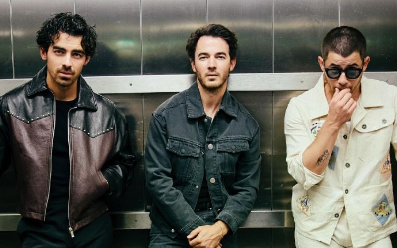WATCH: The Jonas Brothers pay touching tribute to U2 during Dublin gig