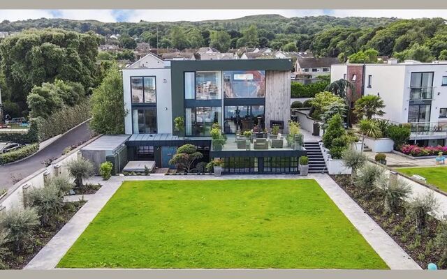 1 Thulla, Dunbo Hill, Howth. Dublin.