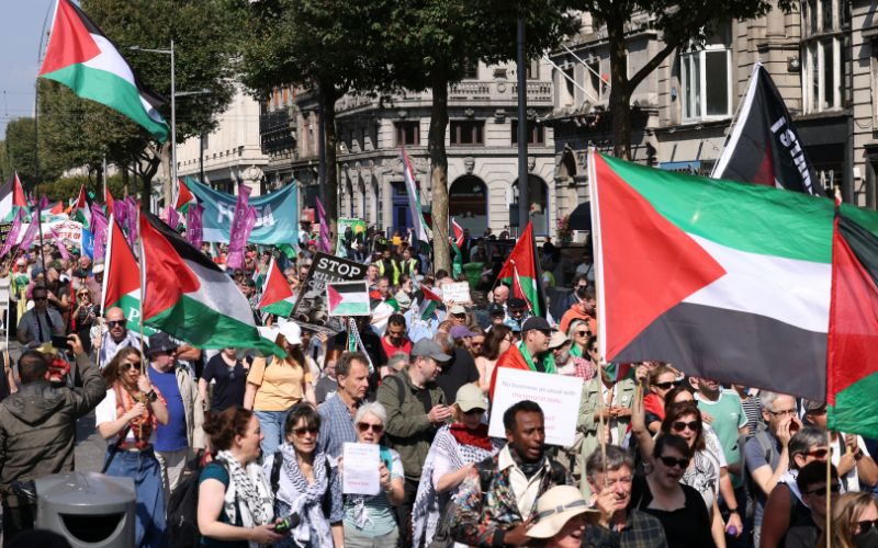 Brú ar an Rialtas maidir le Bille i gcoinne ionsaithe ar na Palaistínigh