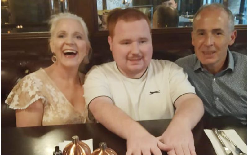 Louth community mourns as three family members given joint funeral after tragic deaths