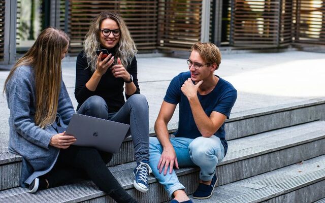 By 2022, 94% of Irish adults were online daily.