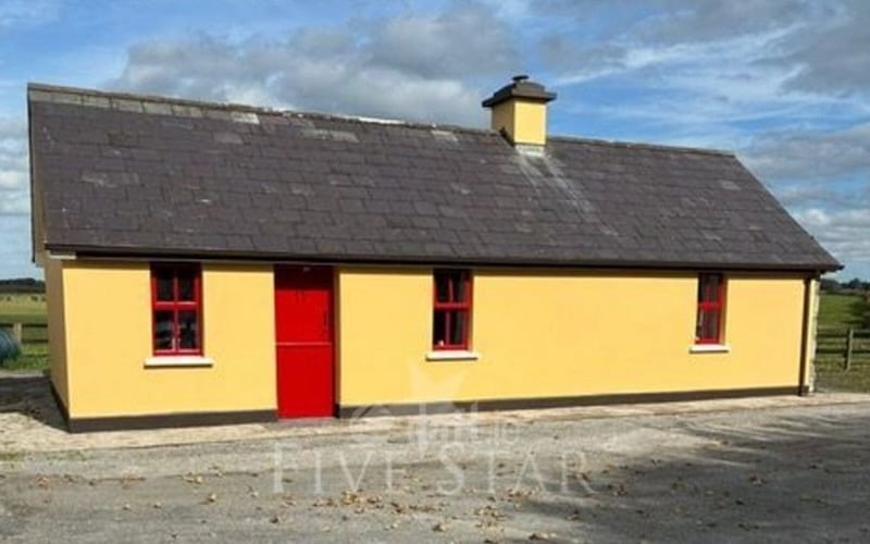 Commute by boat? Shannon cottage on island that is accessible with the tide available to rent