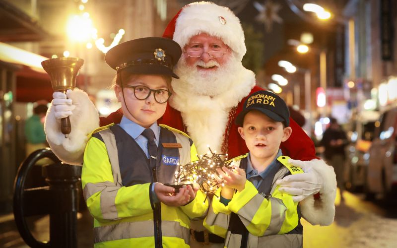 Two little heroes turn on Christmas lights on Dublin's Mary Street
