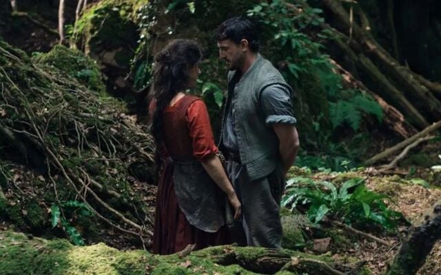 Jessie Buckley and Paul Mescal in \"Hamnet\".