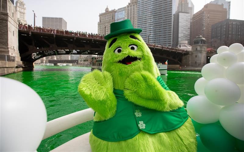 WATCH: Uncle O'Grimacey cruises on green Chicago River ahead of St. Patrick's Day