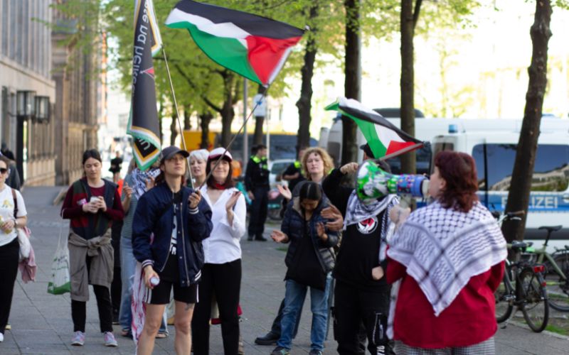 Irish citizen detained by Berliner Polizei for speaking Irish at protest outside Irish Embassy