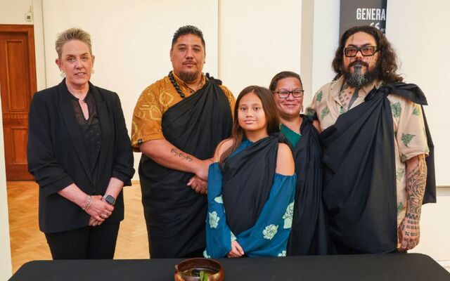 L-R: Kathryn Thomson, Chief Executive National Museums NI; Kuike Kamakea-Ohelo; Kamana Caceres; Kalehua Caceres; and Mana Caceres, delegates from the Office of Hawaiian Affairs, and Hui Iwi Kuamoʻo.