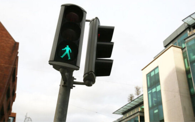 New lights are being installed in Dublin city to alert distracted pedestrians when to cross the road.