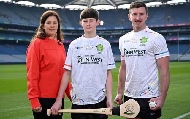 Féile veteran and John West Féile 2025 Ambassador, inter-county hurling star Patrick Horgan, Cork, with Whitehall Colmcille’s player Dan Cowley and his mother Ann Marie Cowley, in advance of the John West Féile 2025 finals, which will mark 10 years of sponsorship by the company of the competition.