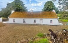 Inside ‘enchanting’ thatched cottage in Donegal on the market for under €300,000