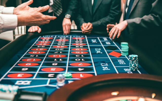 Live dealer games: Bridging the gap between traditional and online casinos in Canada