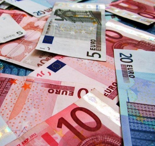 "Surreal" - Family in Ireland officially claims historic €250m EuroMillions Jackpot prize