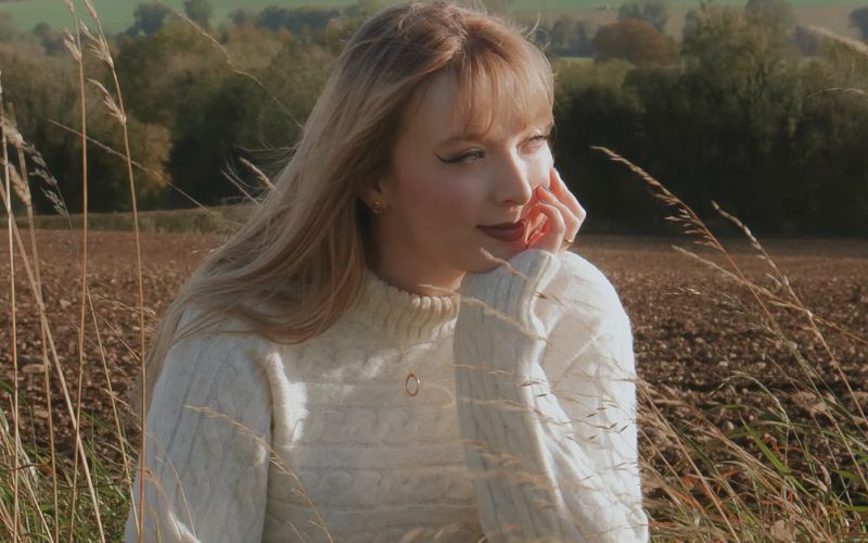 Gaeilgeoir Swift: How an Irish artist went viral by making biggest songs in the world As Gaeilge