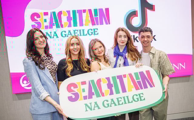 Ciara Ní É, Neasa Ní Ghráda, Laura Pakenham, Emma Ní Chearúil and Shaun with a Fada.