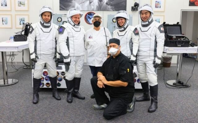 Chef Michael Slintak with a previous NASA crew.