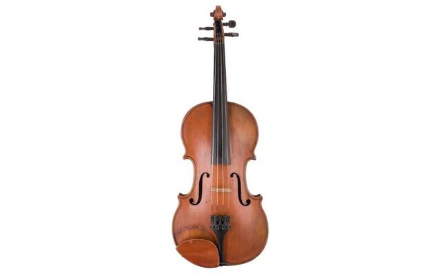 An early 19th-century French Mirecourt violin, from the private collection of the family of Nobel Prize-winning Irish poet W. B. Yeats, is up for auction.
