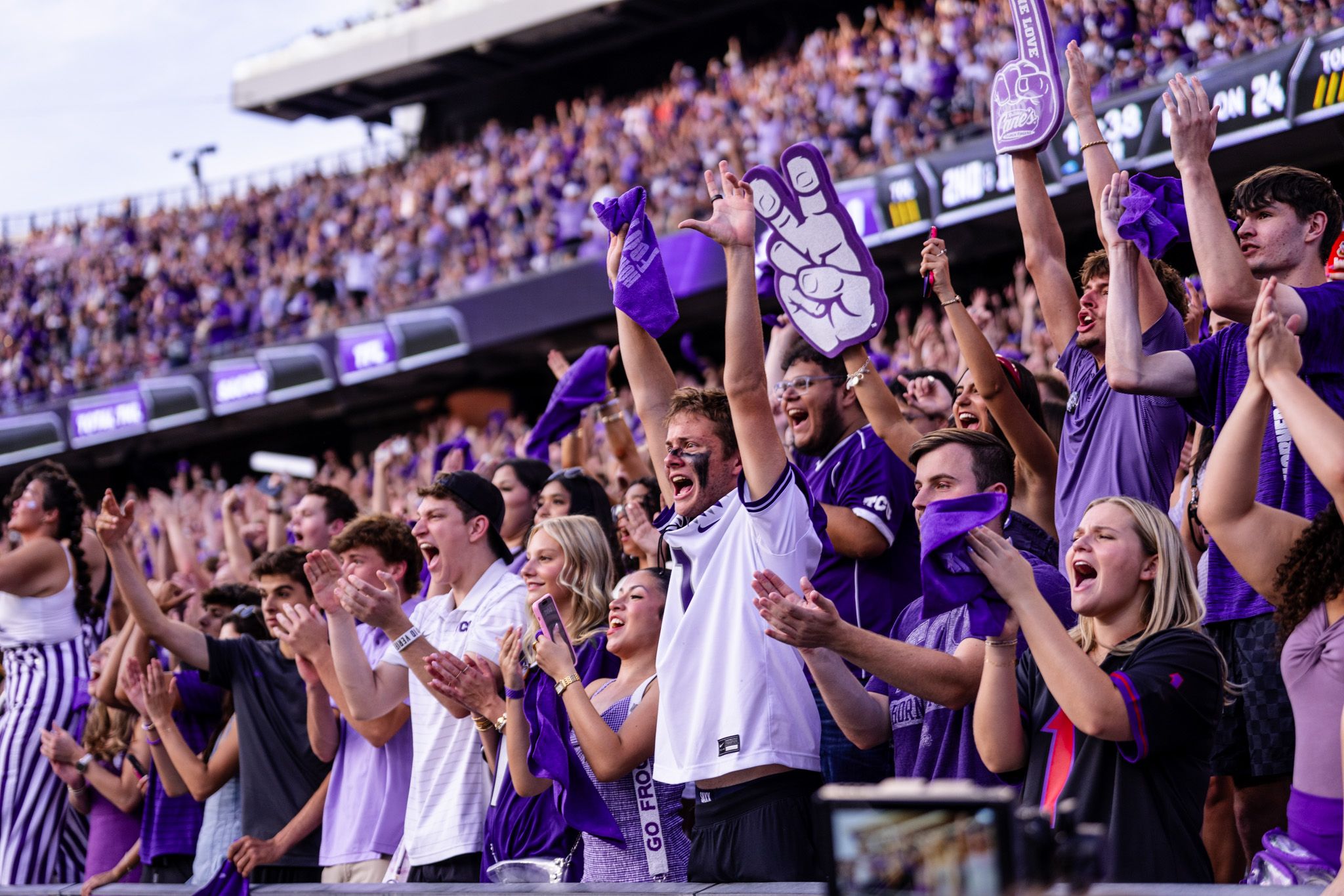 Thousands of American fans head to Dublin for college football classic