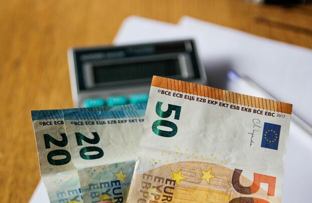Ireland\'s average weekly earnings increased just 1.7% from €1,031.03 to €1,048.49.