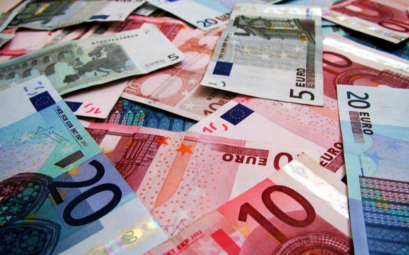 Three in four Irish adults worried about money