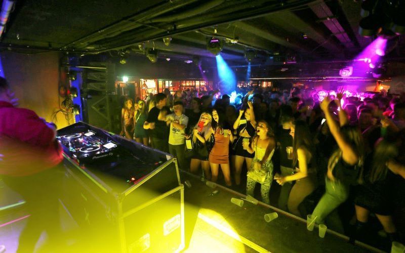 Ireland's late-night bar and nightclub openings fall by 1,000